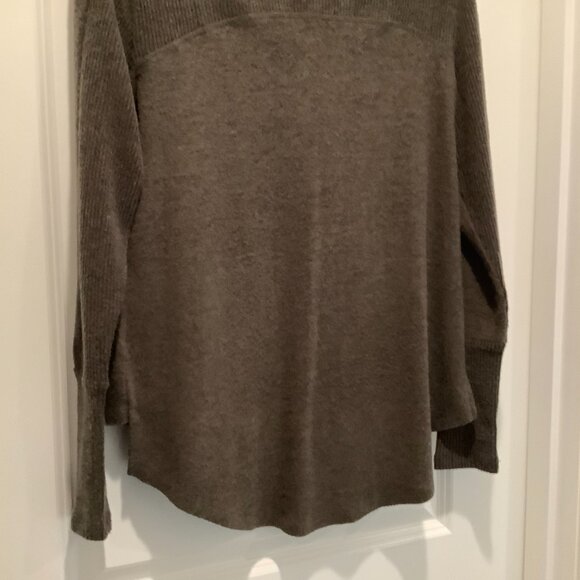 Sweet Romeo Turtle-neck sweater, olive green, size S - Picture 3 of 7